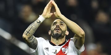 River Plate's Javier Pinola gestures after winning the second leg match of the all-Argentine Copa Libertadores final against Boca Juniors, at the Santiago Bernabeu stadium in Madrid, on December 9, 2018\u002E (Photo by OSCAR DEL POZO / AFP) madrid españa  campeonato torneo copa libertadores 2018 futbol futbolistas partido final river plate boca juniors