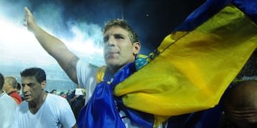 BUENOS AIRES 04/02/12\r\nPARTIDO DESPEDIDA DEL GOLEADOR DE BOCA JUNIORS MARTIN PALERMO ESTA NOCHE EN LA BOMBONERA FOTO:DYN/CARLOS GRECO\u002E buenos aires martin palermo partido despedida del futbolista de boca juniors futbol despedida retiro del jugador