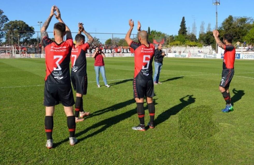 Ganó Douglas y se posiciona en el Federal A
