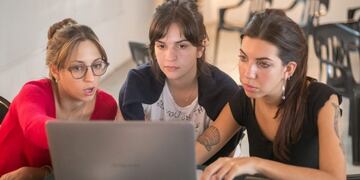 Realizan un Editatón de arte y feminismo en Rosario