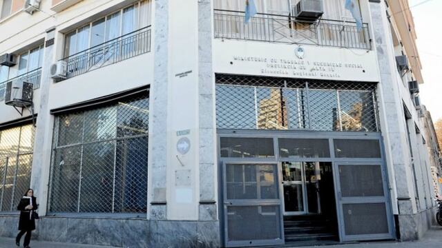 El incidente ocurriu00f3 en la puerta de la delegaciu00f3n local del Ministerio de Trabajo de la Provincia.