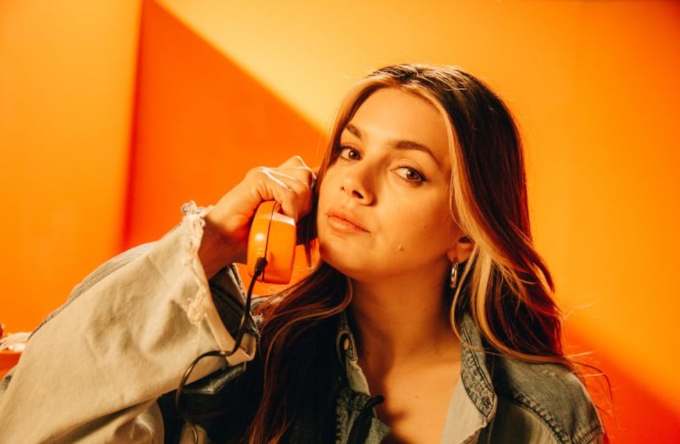 Natalie Pérez se suma a la moda bikini “al revés” con su nuevo videoclip