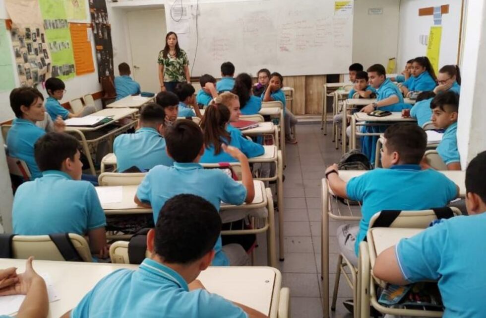 El Consejo de la Mujer de Arroyito realizó una charla sobre noviazgo entre adolescentes y la relación con sus pares