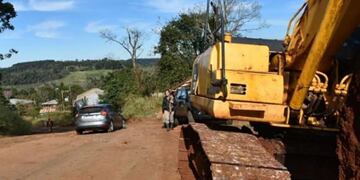 La Municipalidad de San Pedro debió intervenir en el tramo del camino de tierra de la ruta 14 ante la falta de respuesta de Vialidad Nacional\u002E