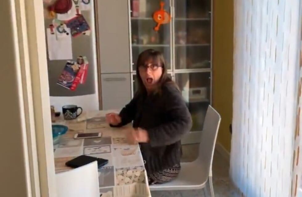 El video de la reacción de una madre al ver a su hijo luego de cinco meses