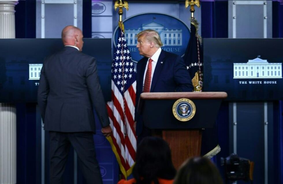 Donald Trump fue evacuado en plena conferencia de prensa por disparos cerca de la Casa Blanca