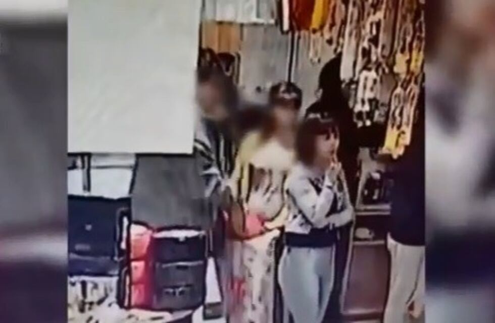 Mecheros gourmet: ladrones se alzaron con 25 kilos de queso del Mercado del Patio