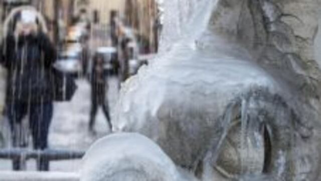 A detail ot the Triton fountain with icicles at Barberini square in downtown Rome, Italy, 09 January 2017. Heavy snowfall and below-freezing temperatures on Monday continued to grip Italy. ANSA/ MASSIMO PERCOSSI