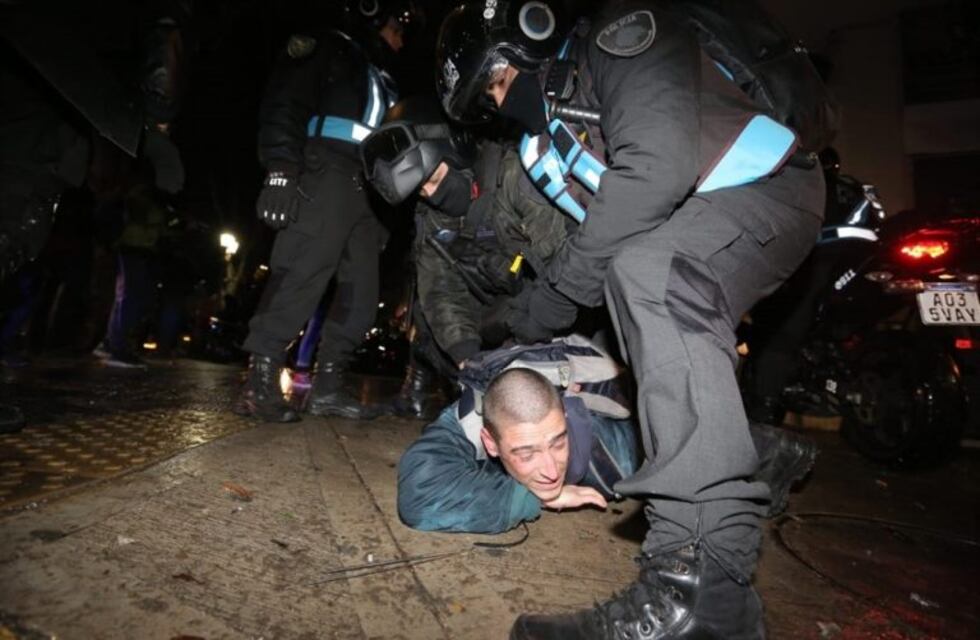 Continúan detenidos los manifestantes que provocaron incidentes en el Congreso