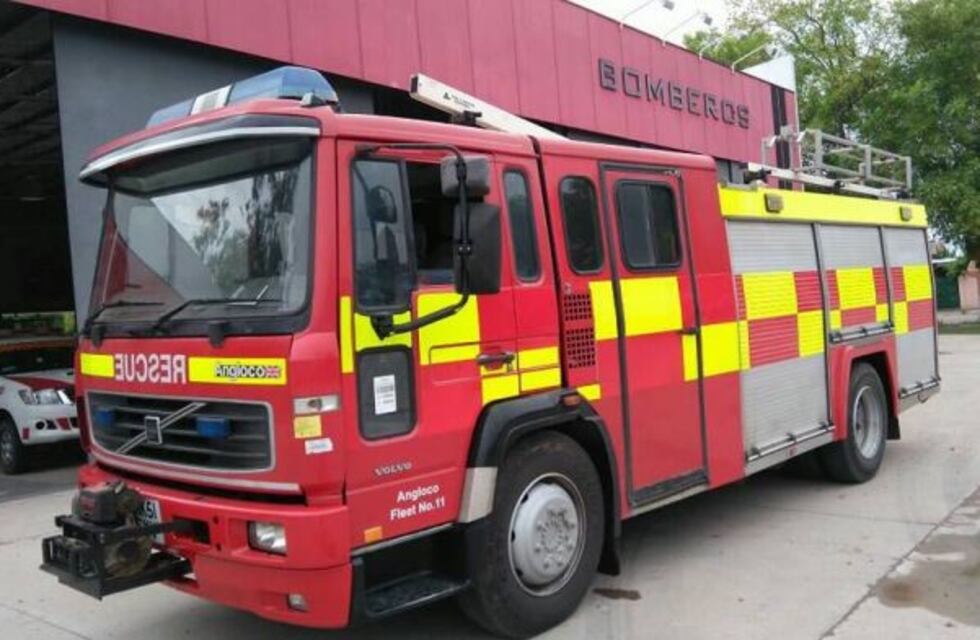 Un cortocircuito provocó un tremendo incendio en una casa
