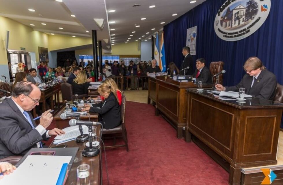 Proyecto de ley busca prohibir industria salmonera en Tierra del Fuego