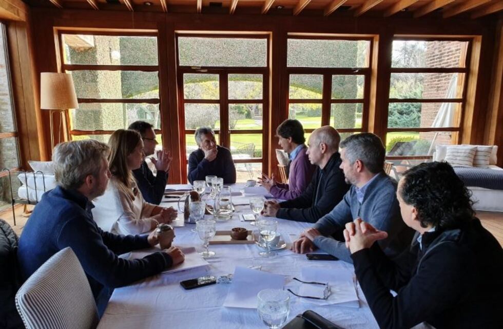 Mauricio Macri se reunió con Hernán Lacunza para analizar el plan anticrisis
