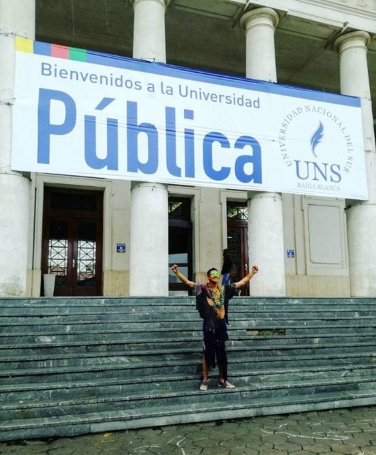 Momento en que el joven se recibió de licenciado en Química