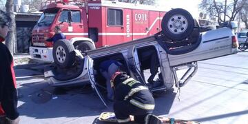 Choque Renault Logan y Toyota Hilux en Alvear