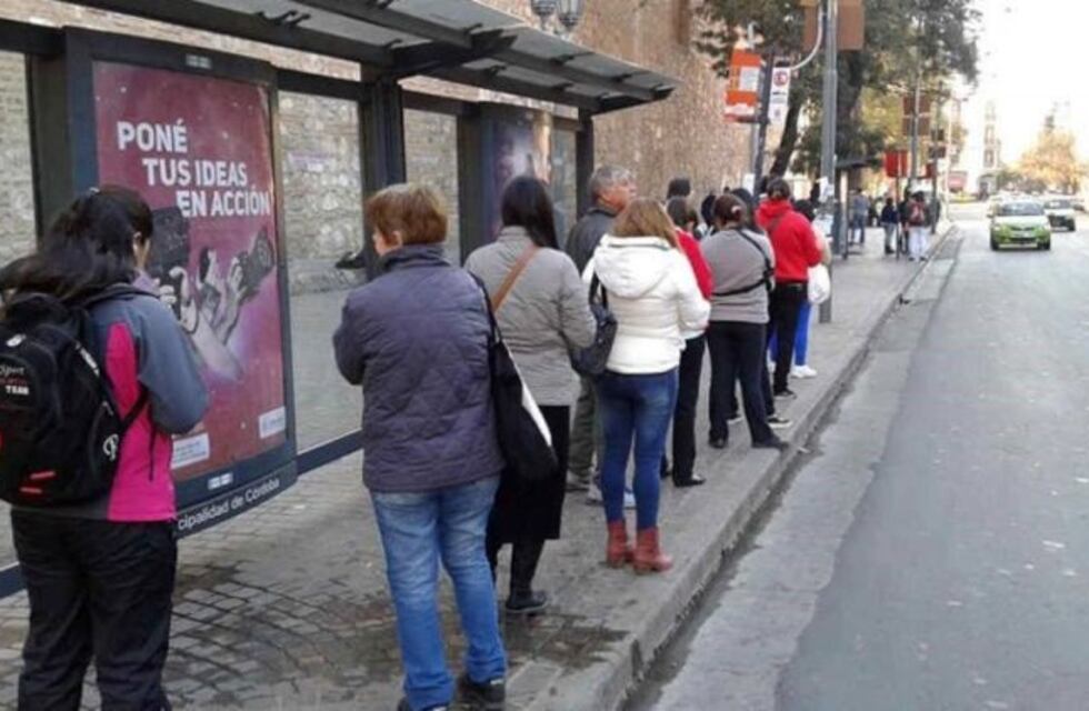 Trabajo convocó a una reunión entre las partes para destrabar el conflicto del transporte