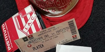 Los hinchas le hacen el aguante a la Gloria en el sur\u002E