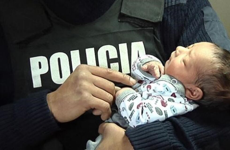 Policias asistieron a una joven en un parto