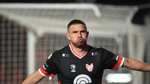 Instituto se puso en ventaja ante Racing por su goleador, Maravilla Martínez (Javier Ferreyra).