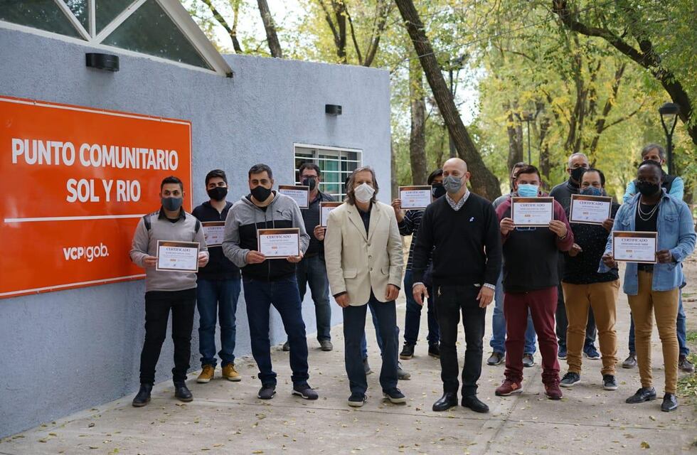 Se entregaron los certificados a los alumnos que se capacitaron en el nuevo espacio “Punto Comunitario Sol y Río”
