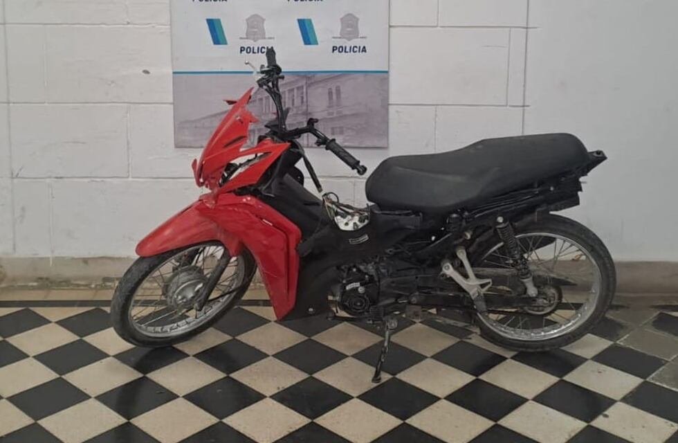 Un menor de 15 años fue demorado tras chocar con una moto robada