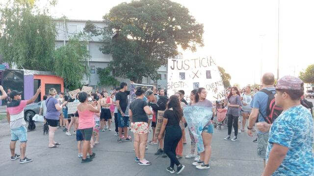 El sábado se llevó a cabo una protesta frente a la Escuela 240 "Lola Mora".