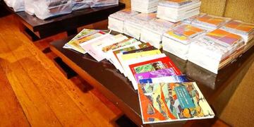 Puerto Iguazú: se realizaron entregas de kits de libros de autores misioneros a hoteles.