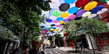 El Mercado Norte recibe la primavera a puro color y fiesta. (Pedro Castillo / La Voz)