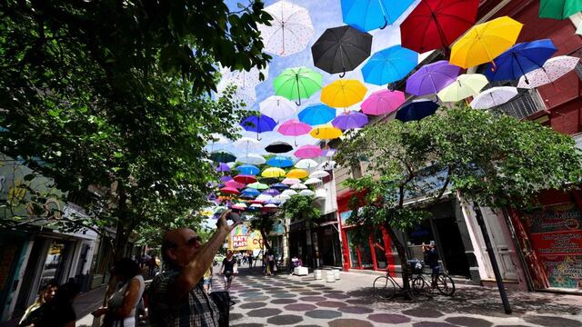 El Mercado Norte recibe la primavera a puro color y fiesta. (Pedro Castillo / La Voz)