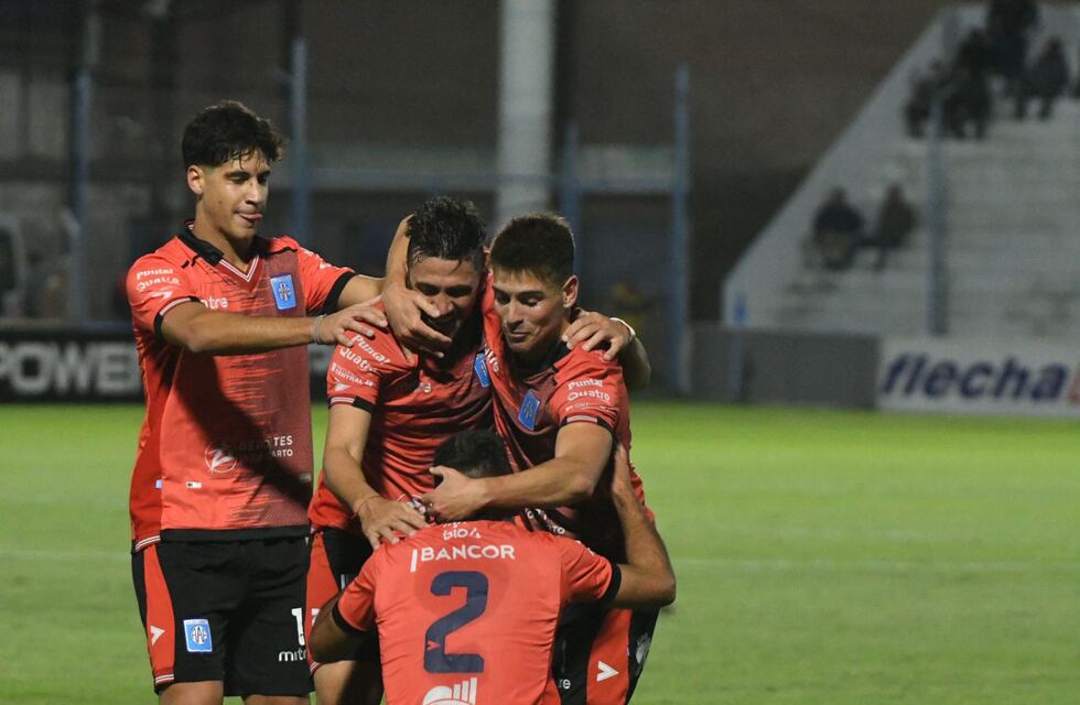 Estudiantes derrotó a San Martín (SJ) en Río Cuarto y está entre los cuatro primeros