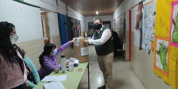 El primer candidato a concejal por la lista 913, votó en la Escuela EP Nro 35 /ES Nro 47.