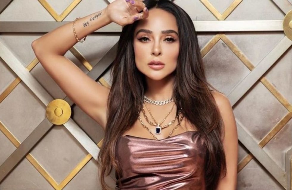 Manelyk Gonzalez revolucionó las redes en top y con una pollera transparente: "Hoy es un buen día"