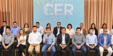 Gustavo Martínez estuvo acompañado por quienes integran la lista de concejales y líderes de otros espacios políticos\u002E (Prensa CER)