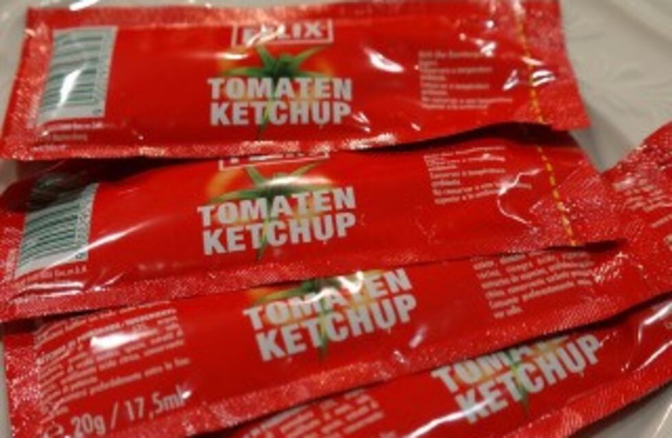 Insólito: se enteró seis años después que tenía sobres de kétchup en el intestino