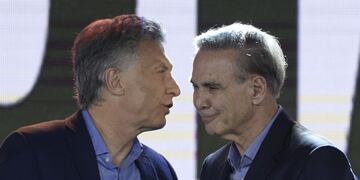 El presidente Mauricio Macri y Miguel Ángel Pichetto asumen la derrota electoral\u002E Crédito: JUAN MABROMATA / AFP\u002E