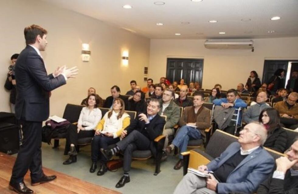 Paulo Falcón dio un seminario sobre internacionalización universitaria