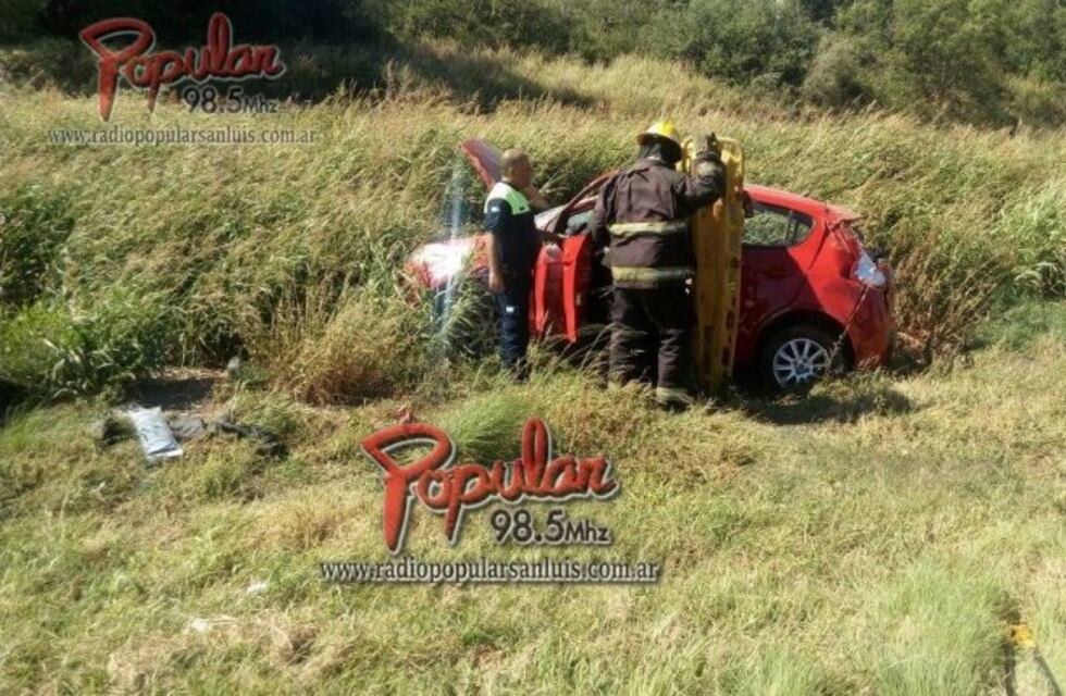 Joven que conducía un auto volcó en la Ruta nacional 146 en San Luis