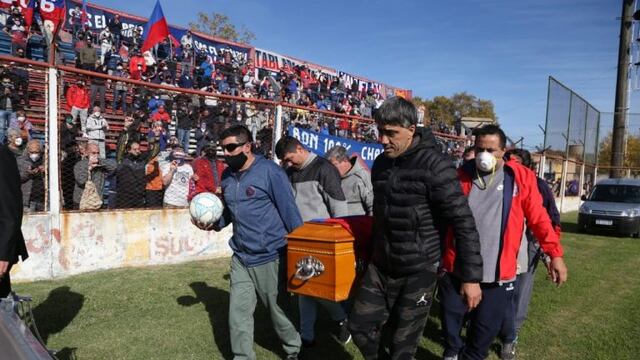 El estadio de barrio Tablada fue escenario de la despedida en mayo tras el asesinato del ídolo charrúa. (Radio 2)