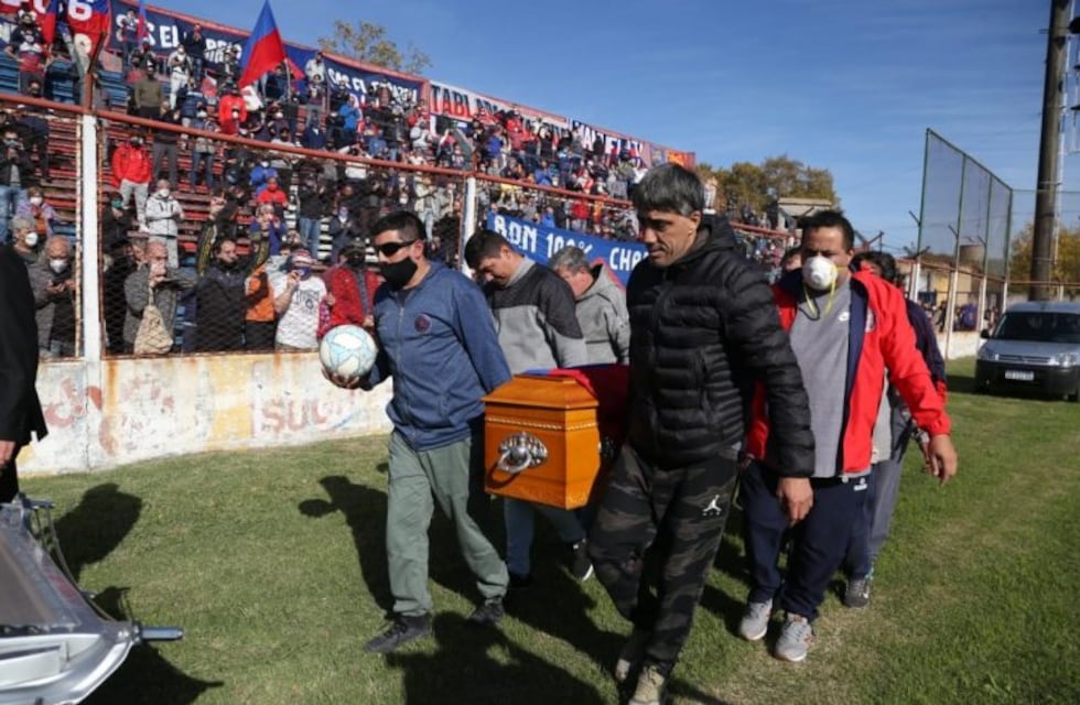 Emotiva despedida al "Trinche" Carlovich