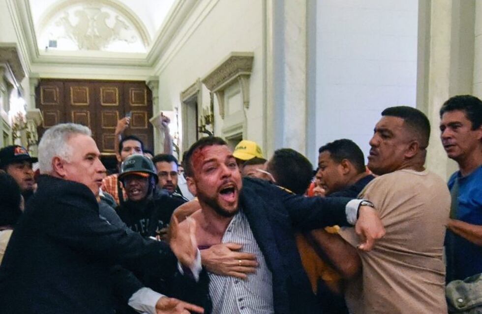 La Asamblea Nacional de Venezuela se declaró en "rebelión popular"