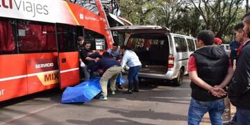 Falleció de un paro cardíaco arriba del colectivo\u002E Tuvieron que trasladarlo a una funeraria local\u002E