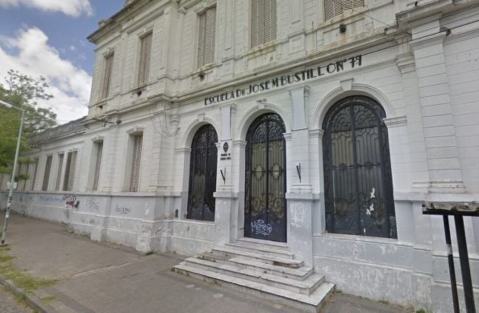 Familiares marcharon contra el docente acusado por abuso en una escuela de Tolosa