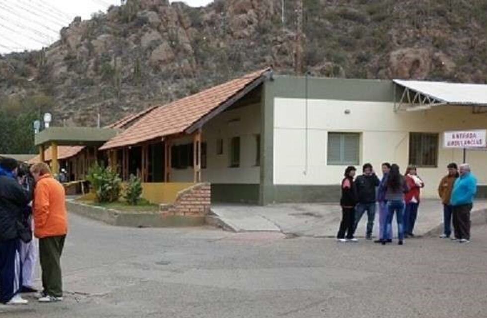 Motociclista en grave estado tras chocar cartel vial