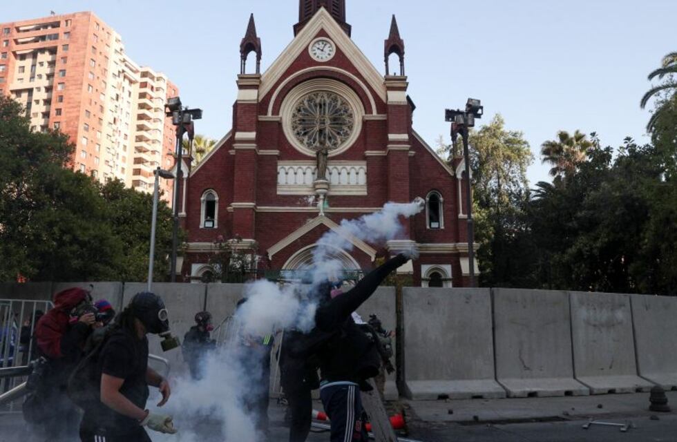 Detienen en Chile a un agente por la caída de un menor al río durante una manifestación