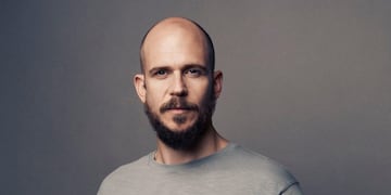 Gustaf Skarsgård\u002E Foto Netflix