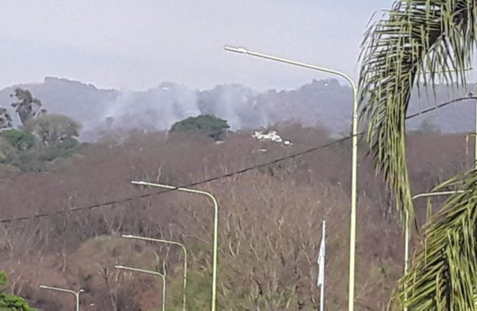 Combaten un incendio en el Cerro San Javier