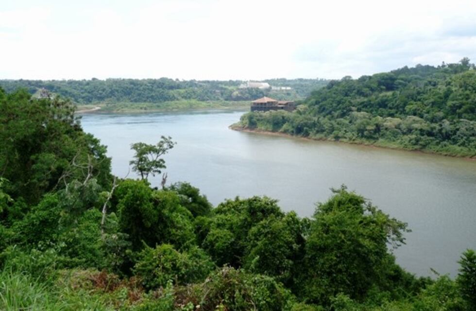 Encontraron un cuerpo en la vera del Río Paraná a la altura de Garuhapé