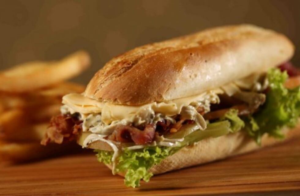 Cocinero y encargado de negocio imputados por servir un lomito "con vidrio"