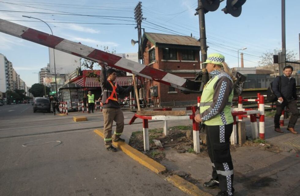 Aprueban la eliminación de varios pasos a nivel ferroviarios