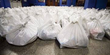 Entrega de modulos alimentarios en la provincia de Tierra del Fuego.