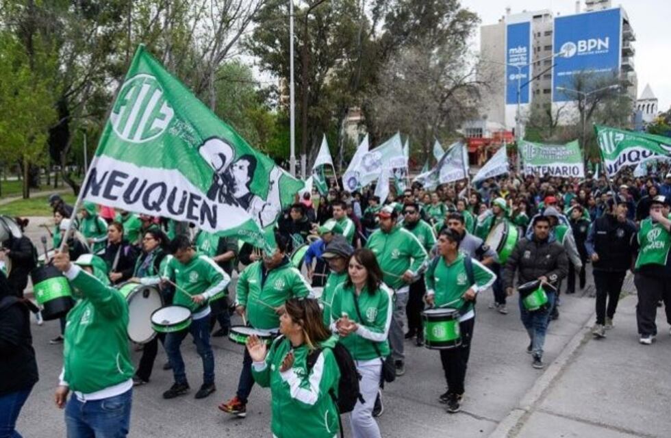 Estatales provinciales cobrarán este martes el bono de 5 mil pesos